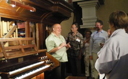 Alain Fromy partage sans compter sa passion pour la musique et reste intarissable sur l'instrument incontournable de l'église de Montfort : l'orgue