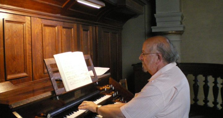 A. Fromy à l'orgue de Montfort a